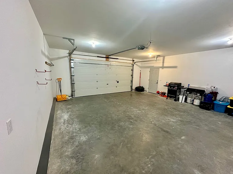 748 Cahill Ln — Photo 12