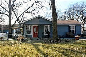 2nd image of 10022 Oakwood Dr