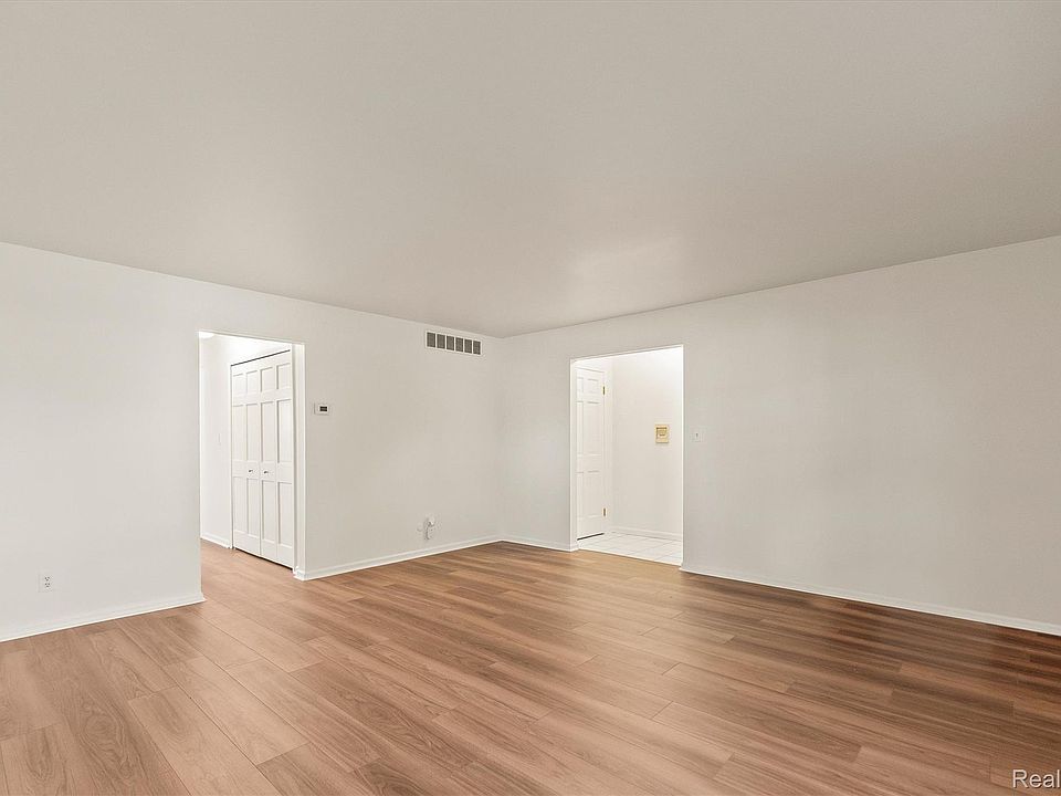 885 N Old Woodward Ave Apt 9, photo 5