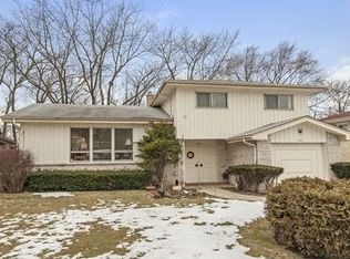 141 Hibbard Rd, Wilmette, IL 60091