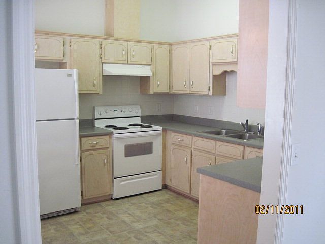 2nd image of 121 Sandalwood Dr