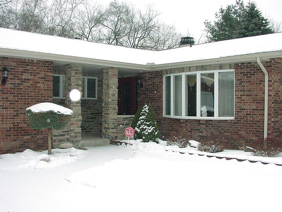 2nd image of 52530 Farmingdale Dr