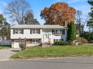3 Cochrane Cir, Methuen, MA 01844