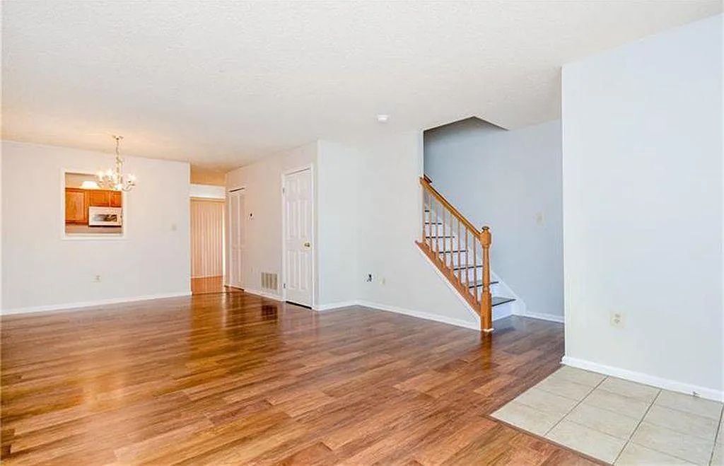 7 Rachel Ct — Photo 2