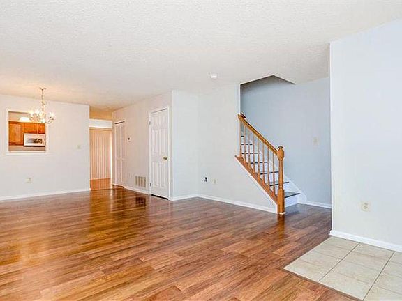 2nd image of 7 Rachel Ct