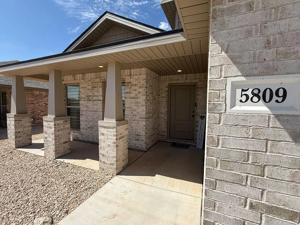 3 bed, 2.0 bath, 1666 sqft, $3,200 — Photo 3