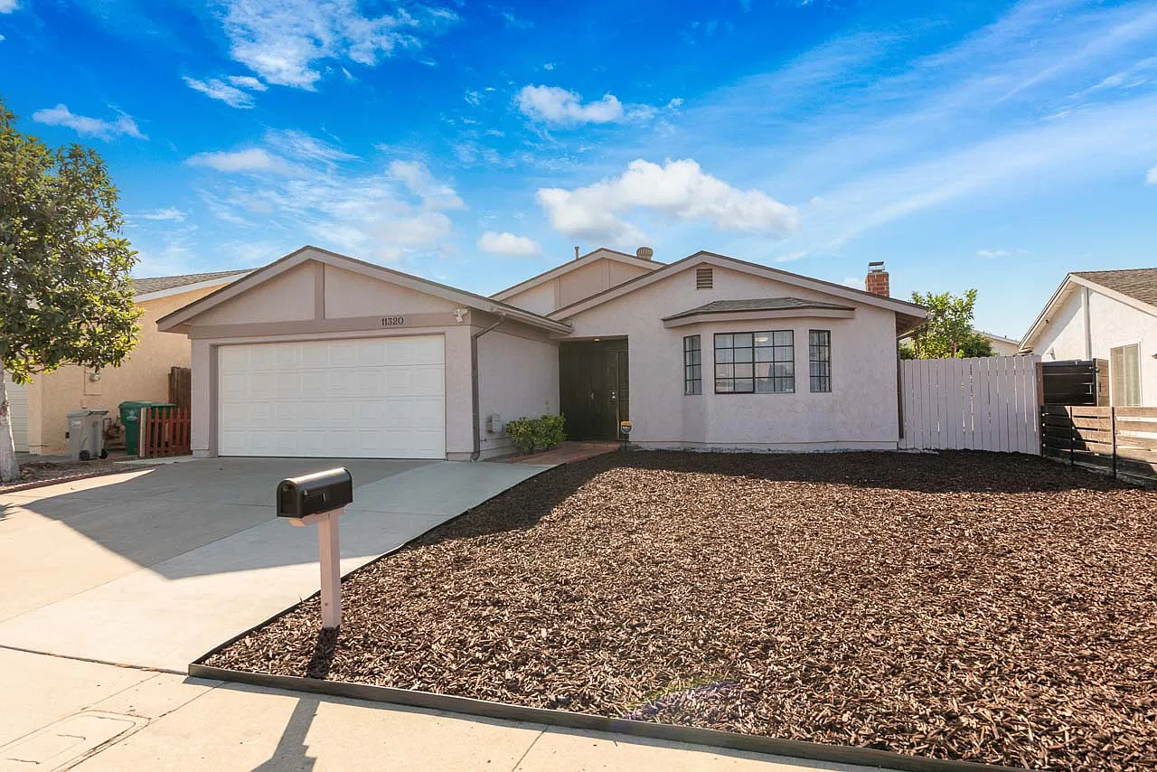3 bed, 1446 sqft, $4,095 — Photo 1