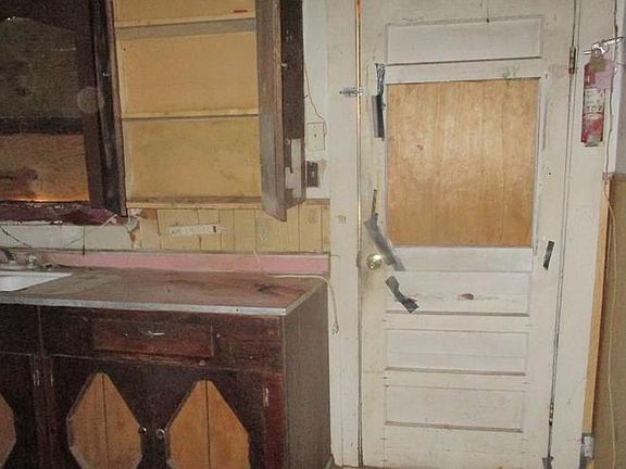 5th image of 2731 Deborah St