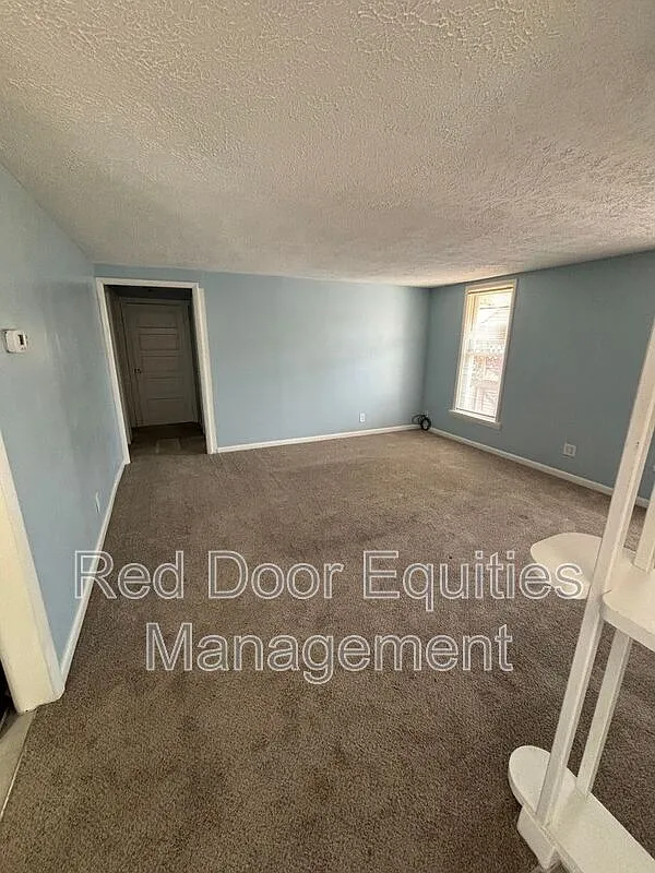 2 bed, 1.0 bath, $1,300 — Photo 4