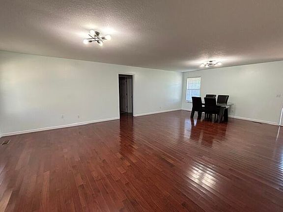 4th image of 304 Ashton Way