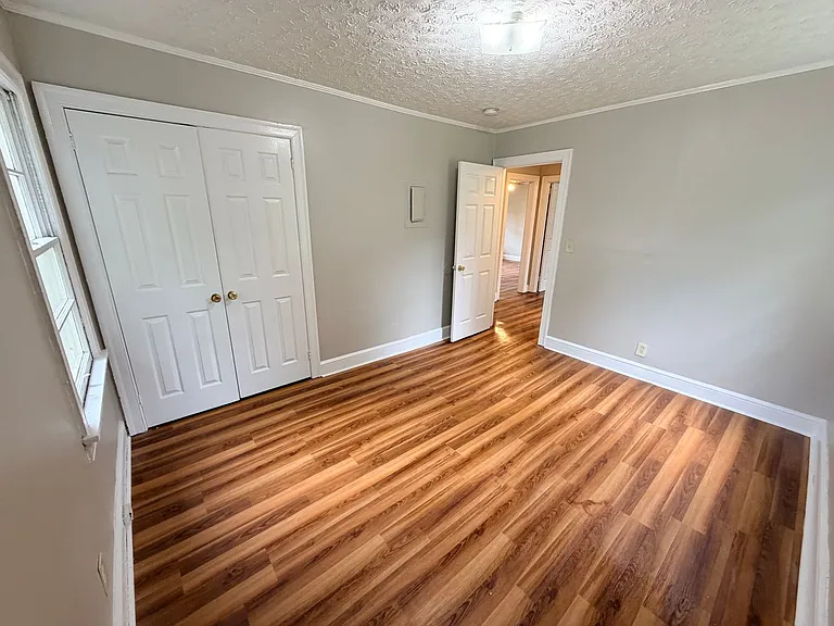 136 Williamson St SW — Photo 6