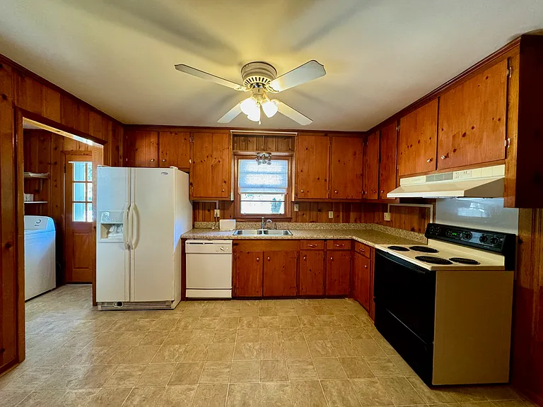 180 Westwood Ave — Photo 7