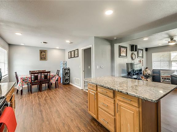 4th image of 13230 Southview Ln