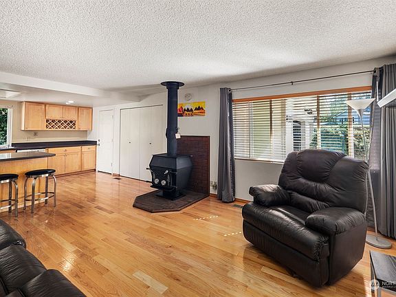 5th image of 2110 175th Avenue NE
