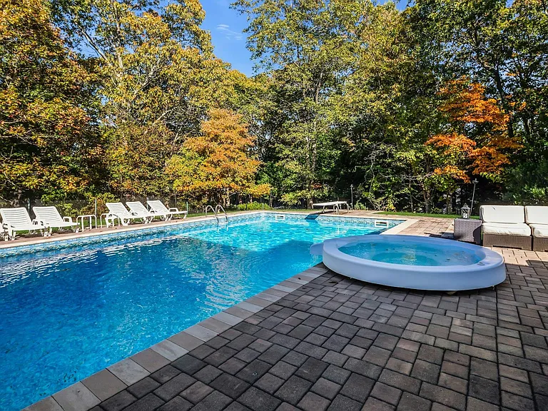 10 Bay Woods Dr — Photo 18