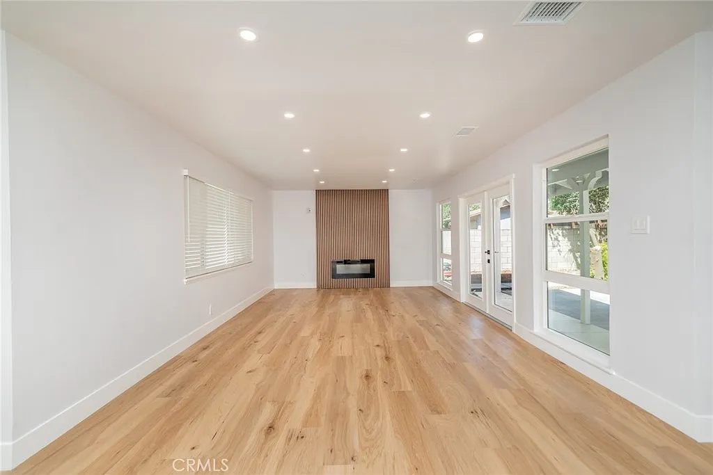 3 bed, 1141 sqft, $3,200 — Photo 4