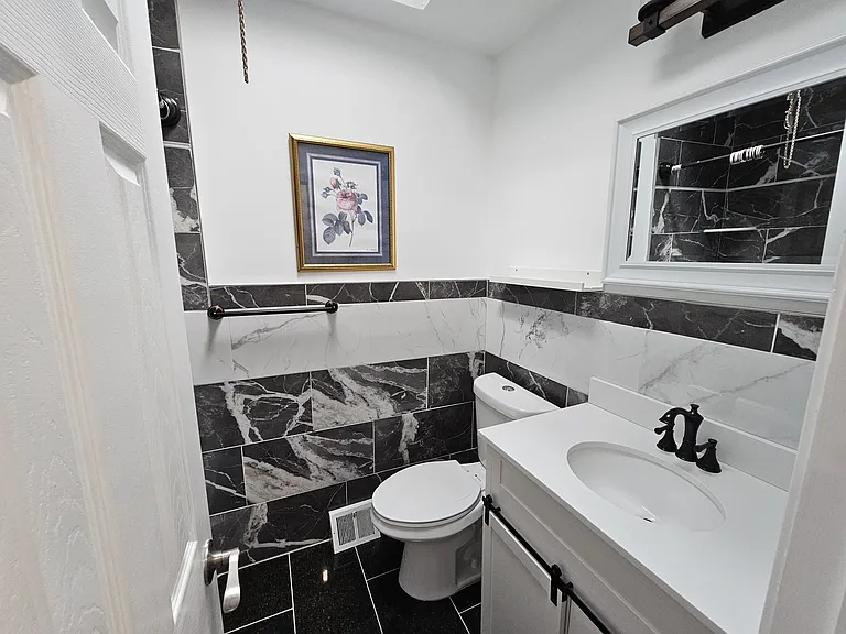 1612 Benson St #2 — Photo 3