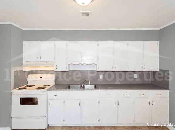 919 27th Ave N, Hueytown, AL 35023