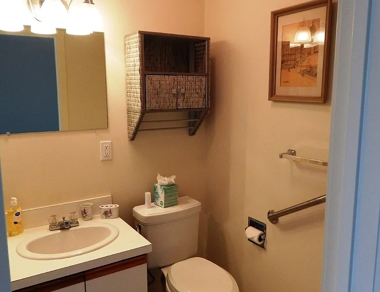 2nd floor guest/loft full bathroom (tub and shower), comfort height toilet, grab bar