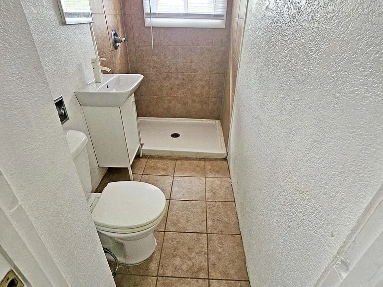 2nd Floor Bath