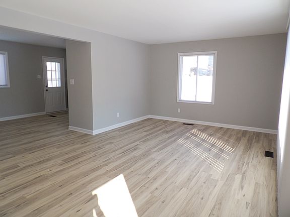 5th image of 7596 Broadwyn Dr