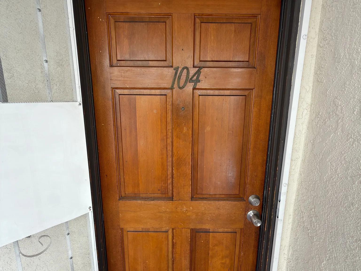 814 E Windsor Rd — Photo 2