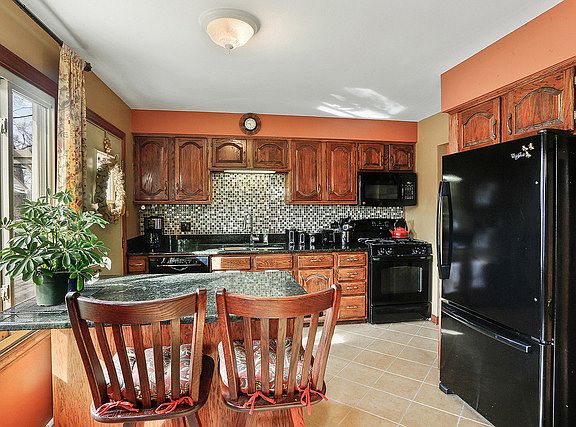 4th image of 16328 Ozark Ave