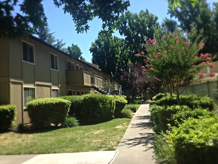 Rivergate Apartments — Photo 9