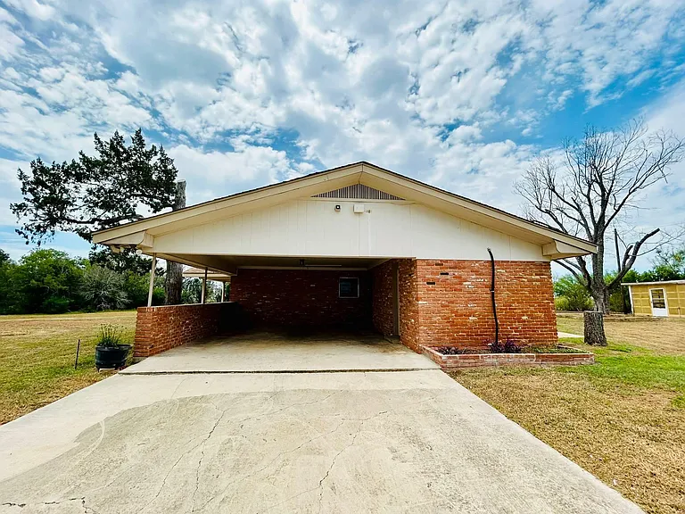 1040 N Highway 80 — Photo 28