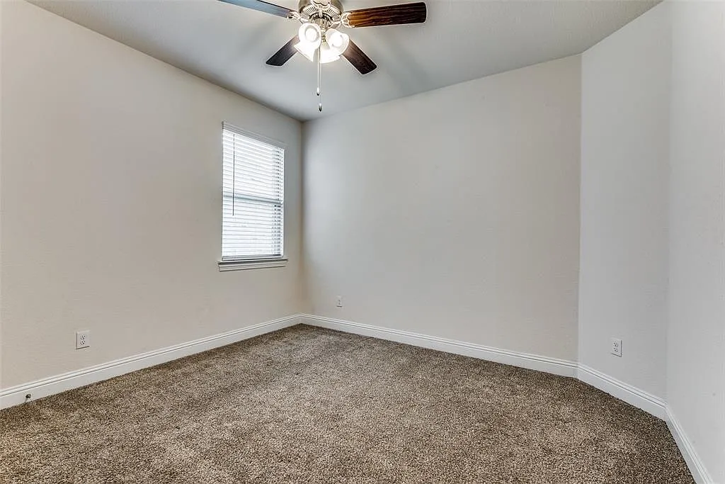4 bed, 1824 sqft, $2,275 — Photo 2
