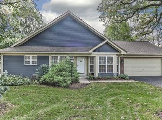 689 Bent Ridge Ln, Elgin, IL 60120