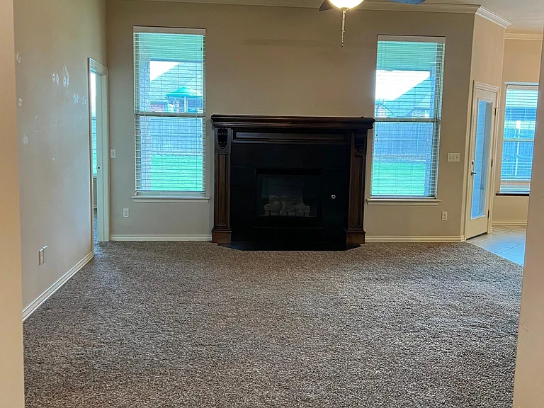 6236 NW 158th Ter — Photo 4