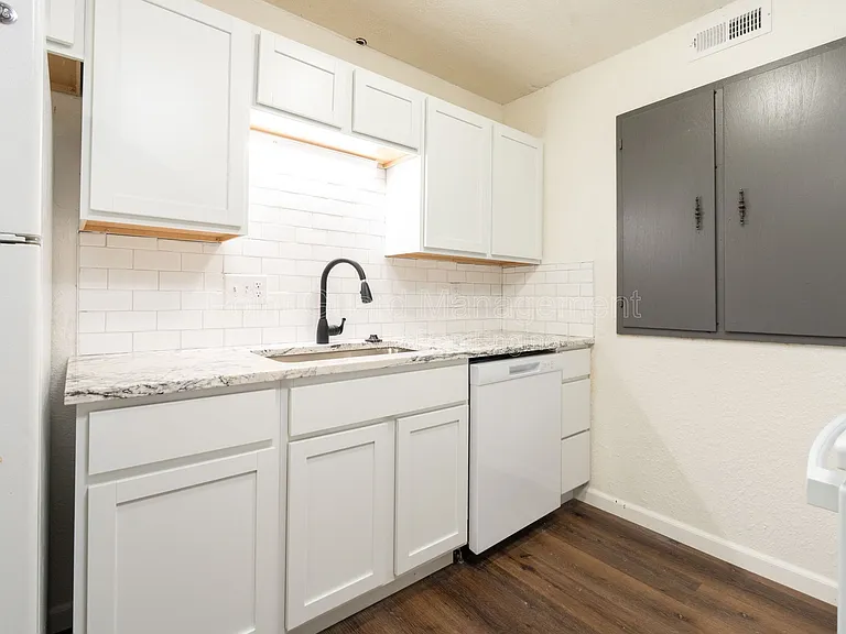 750 W Dayton Ave #204 — Photo 11