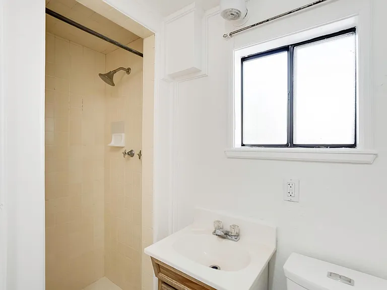 2849 Fernwood St — Photo 5