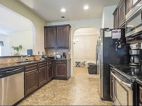 5th image of 1592 Pressley Ln