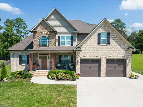 384 Centenary Ridge Dr, Clemmons, NC 27012