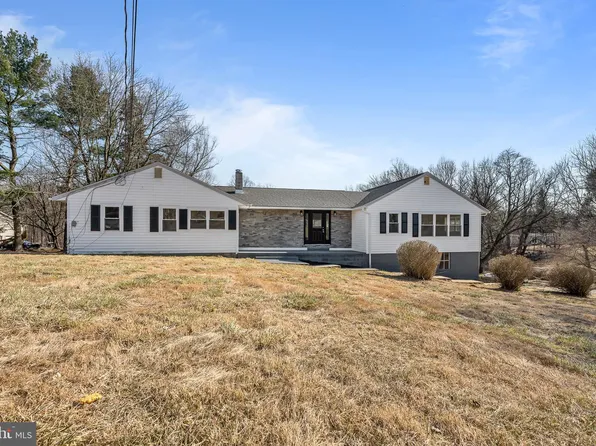 469 W Avondale Rd, West Grove, PA 19390