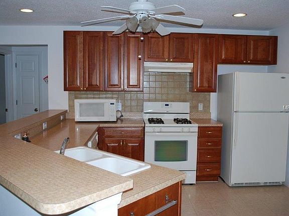 2nd image of 3939 Magnolia Dr