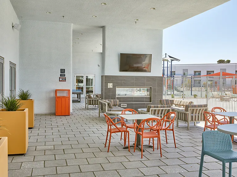 Showboat Park Apartments — Photo 44