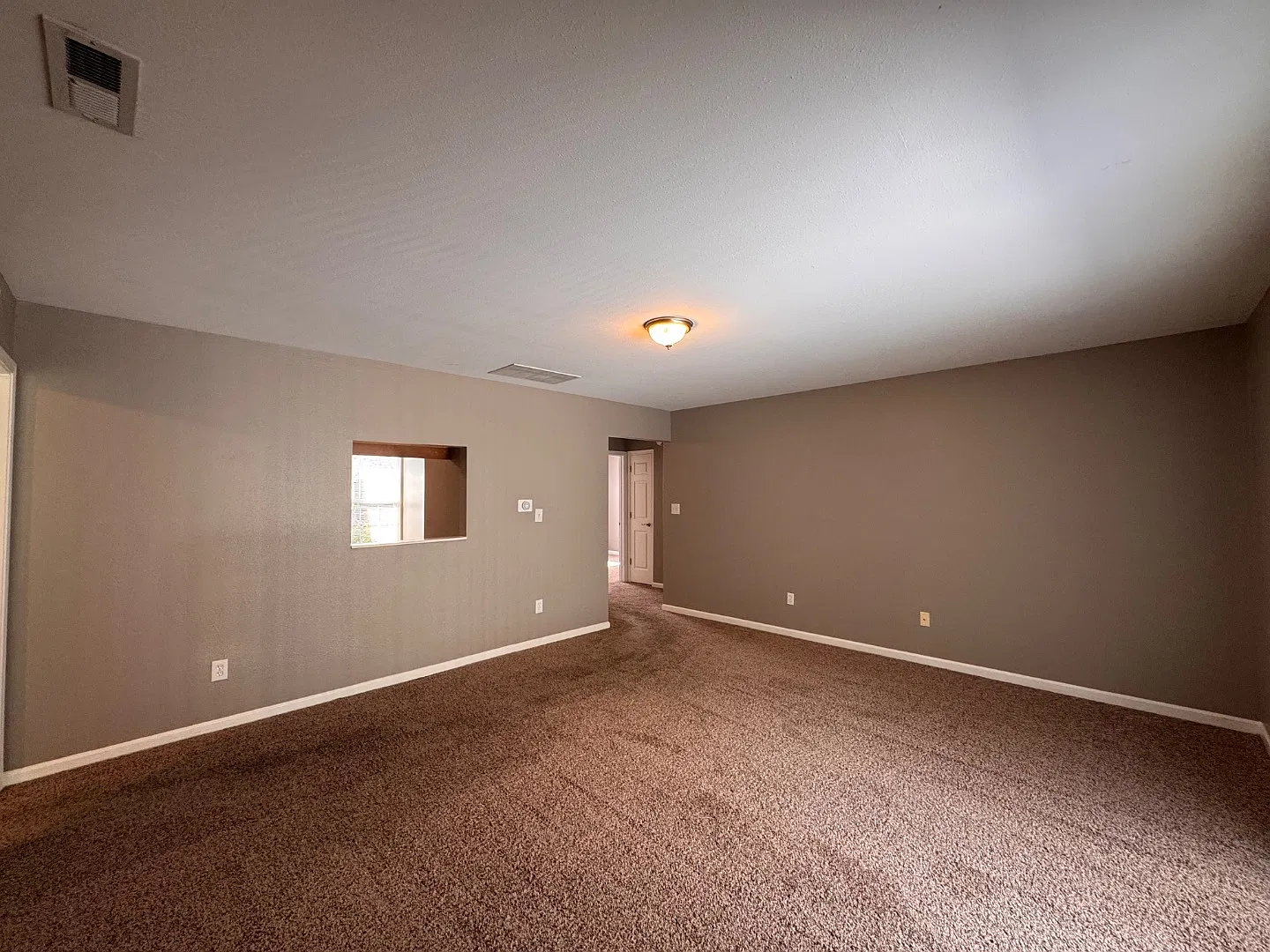 5828 Victory Ave — Photo 3
