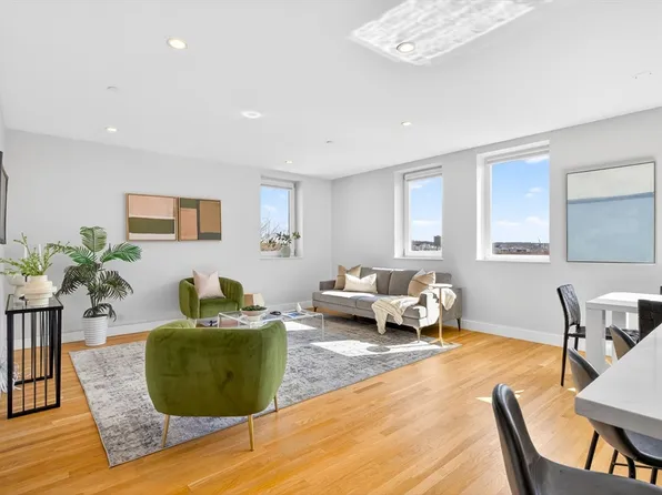 52 Fisher Ave #302, Boston, MA 02120