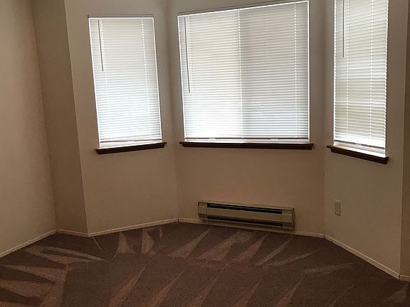 5th image of 1002 10th St NE APT 6
