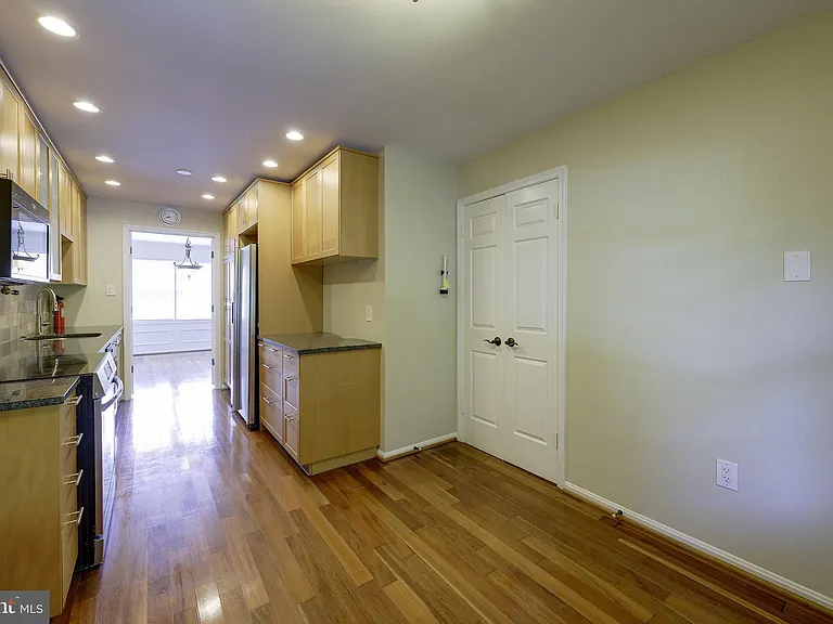 7518 Westlake Ter #32 — Photo 24