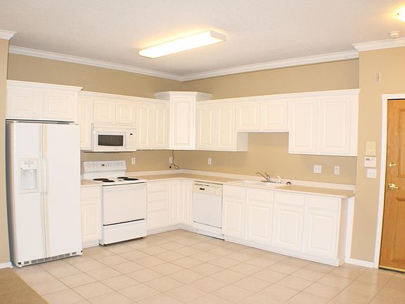 3rd image of 1305 SE Florence Dr Unit 106