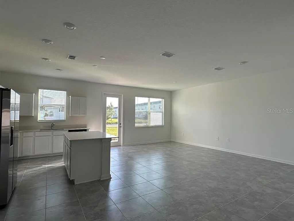3 bed, 2.5 bath, 1864 sqft, $2,500 — Photo 4