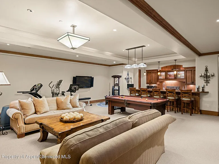 691 Pfister Dr — Photo 32
