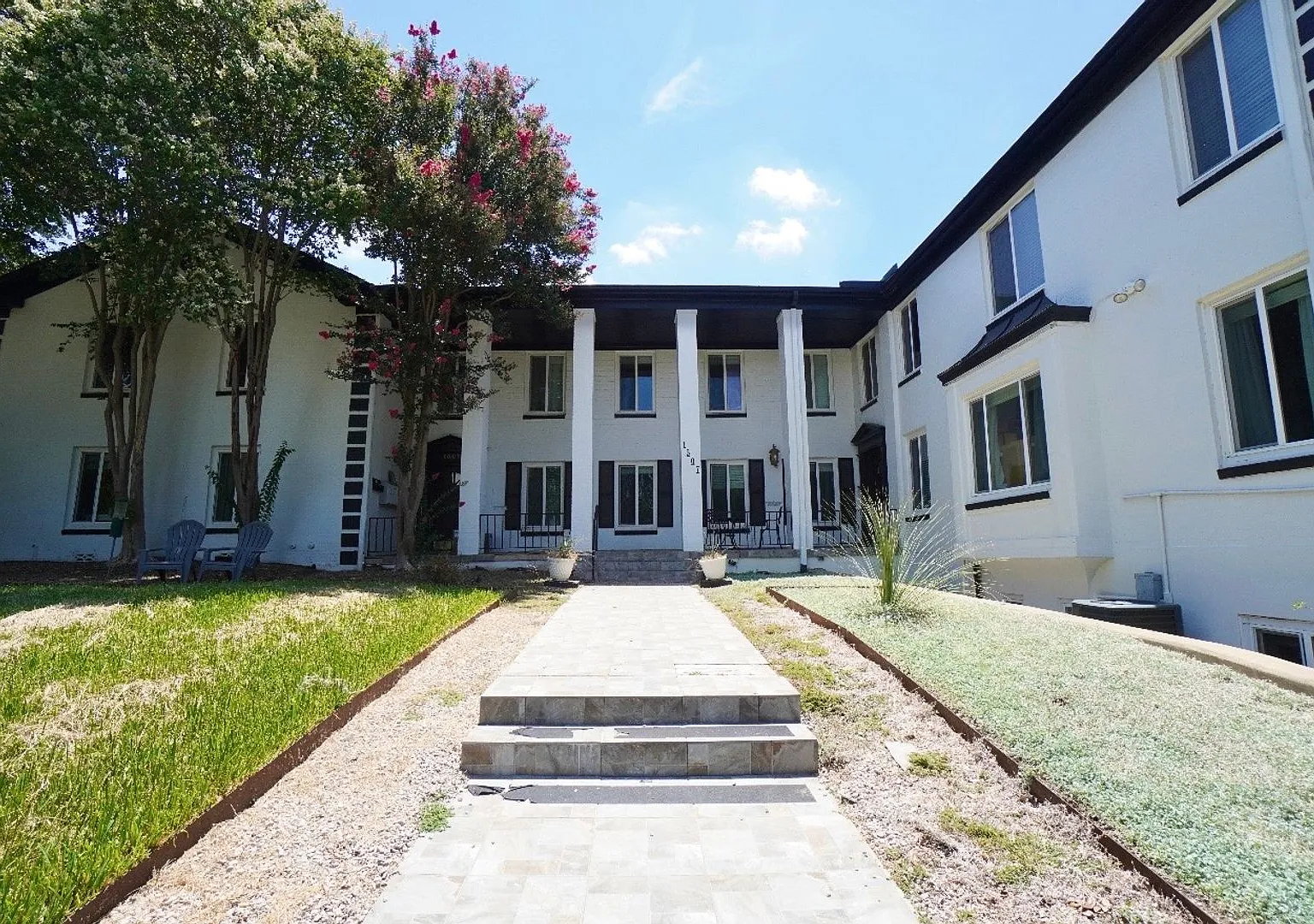Charming 2 Bed / 1 Bath Apartment in the Heart of Austin, TX — Photo 1