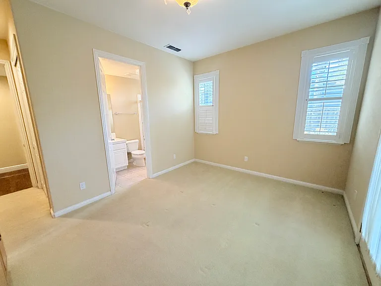 128 Regent Dr — Photo 16