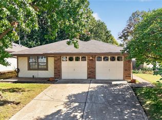 2700 NW 5th St, Blue Springs, MO 64014