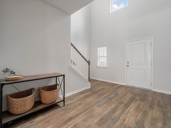 5th image of 118 Woodland Oak Way